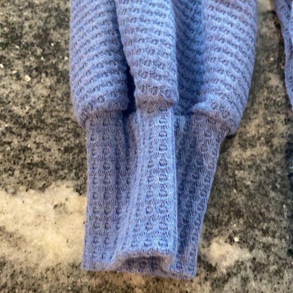 Thermal off the shoulder top - Picture 3 of 4